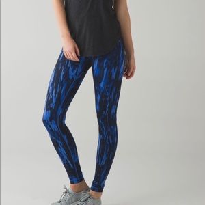 Black and Blue Lululemon Wunder Under Leggings